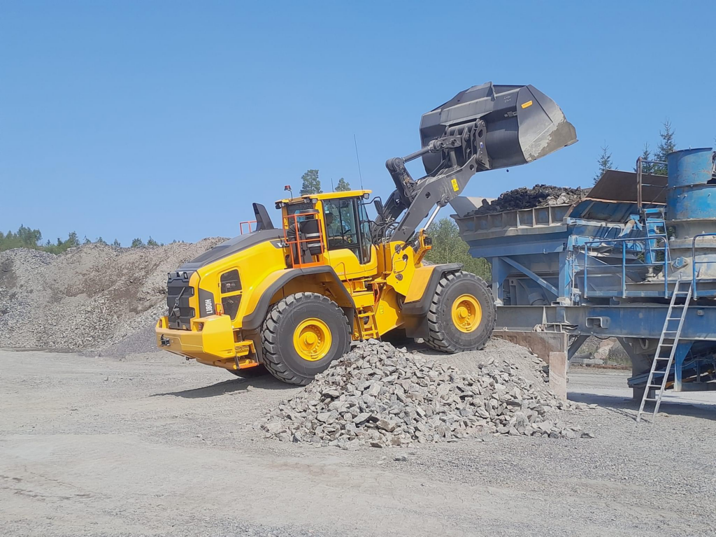 volvo traktor i grustag